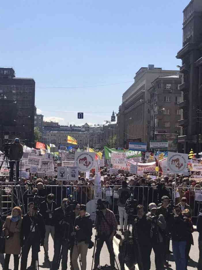 Участники многотысячного митинга в Москве потребовали отставки мэра Собянина 