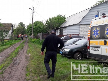В Черниговской области падающий самолет зацепил жилой дом, пилот погиб 