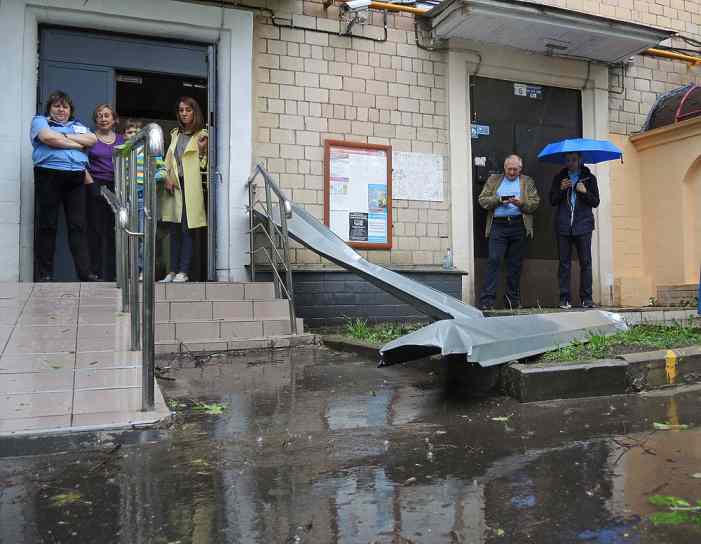 СМИ: число жертв урагана в Москве достигло 11 человек