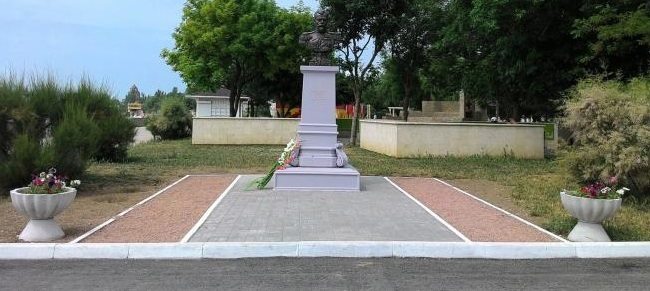 Памятник Николаю II в Крыму подвергся нападению 