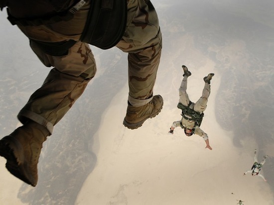 Американский десантник разбился из-за нераскрывшегося парашюта на шоу в Нью-Йорке