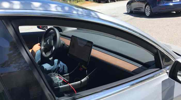 Новые фото почти серийного компакт-седана Tesla Model 3