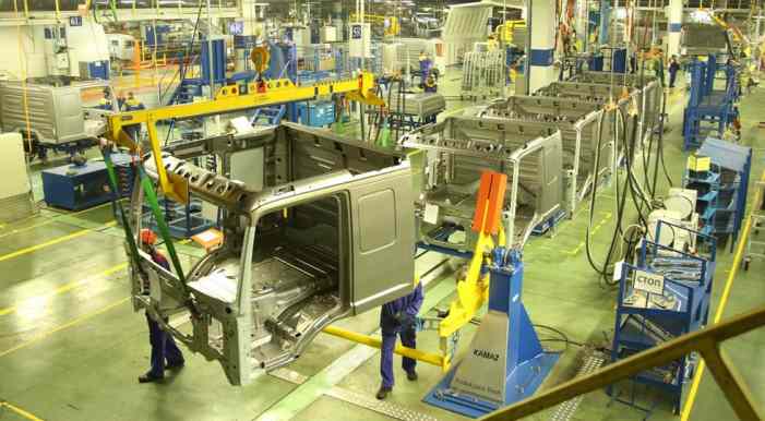 КАМАЗ установил новые роботы на линии сварки крыш КАМАЗ установил новые роботы на линии сварки крыш