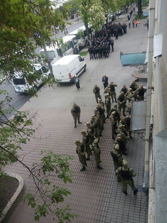 В Киеве жестко избили нацистов, пытавшихся сорвать акцию «Бессмертный полк» 