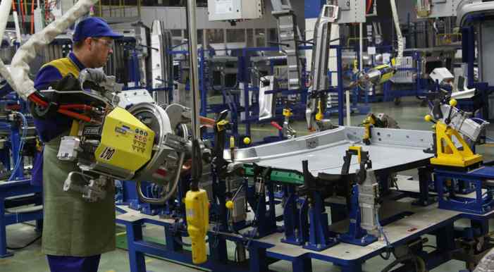 КАМАЗ установил новые роботы на линии сварки крыш КАМАЗ установил новые роботы на линии сварки крыш