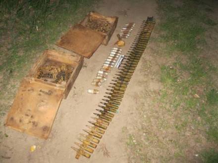 На свалке в одном из районов Киевщины нашли схрон с гранатами и патронами 
