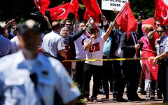 Турция выразила протест США из-за драки возле резиденции в Вашингтоне