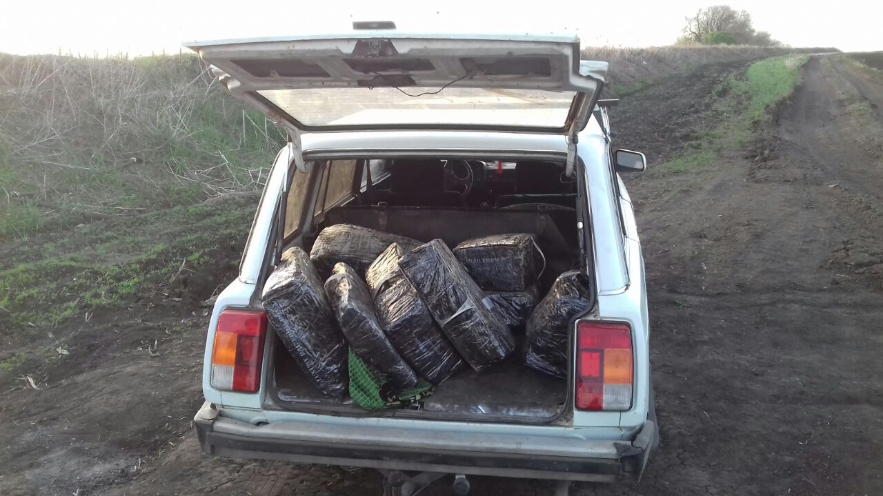 Съедим сами: двоим украинцам не дали вывезти в Россию сало в мешках Съедим сами: двоим украинцам не дали вывезти в Россию сало в мешках