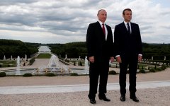 Рандеву в Версале: что Путин обсудил на первой встрече с Макроном