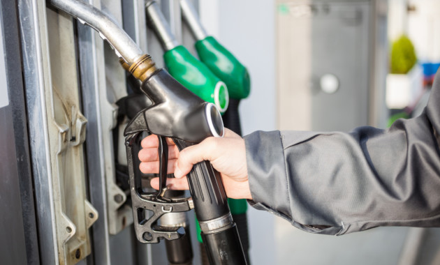 Бензин с начала года прибавил в рознице 3,1%