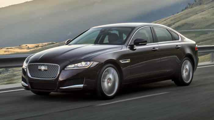 Jaguar расширил моторную гамму кроссовера F-Pace и седанов для России
