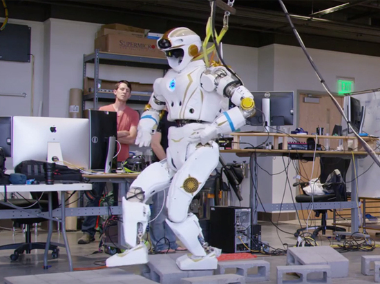 Инженеры продемонстрировали робота-гуманоида, которого ожидает прогулка по Марсу