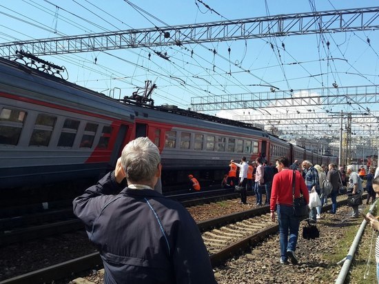 Сбой стрелки, данные пострадавших: подробности столкновения поездов на Курском вокзале