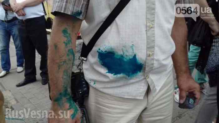 В Кривом Роге Саакашвили атаковали яйцом, начиненном зеленкой (+ВИДЕО, ФОТО)