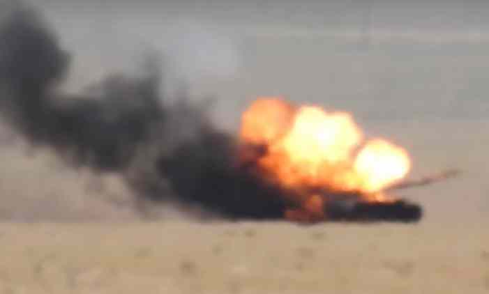 Фронтовые кадры: Удары ВКС РФ и танковые бои с ИГИЛ на пути к Дейр эз-Зору (ВИДЕО 18+) Фронтовые кадры: Удары ВКС РФ и танковые бои с ИГИЛ на пути к Дейр эз-Зору (ВИДЕО 18+)