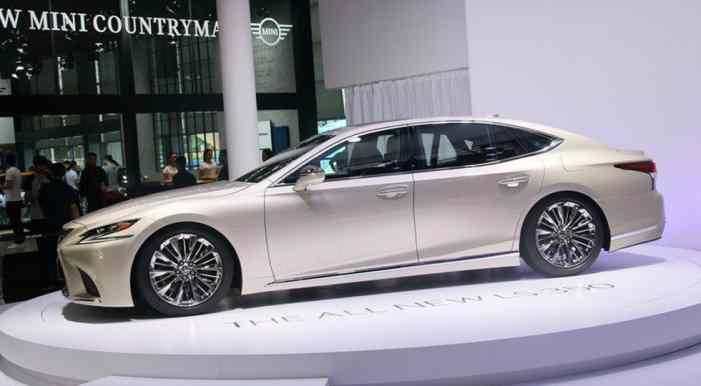 Lexus представил базовую версию флагманского LS