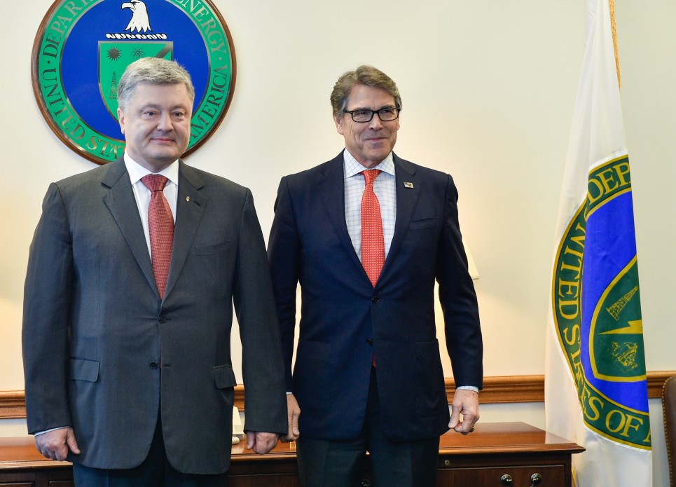 Американский министр подольстился к Порошенко, сравнив Украину по значению со штатом Техас 
