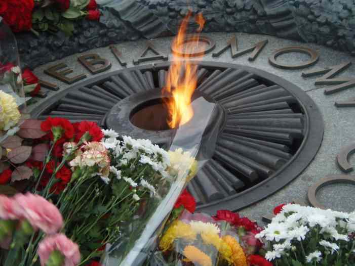 У Вятровича новая идея — создать новую «могилу неизвестного солдата» в Киеве — вместо советской 