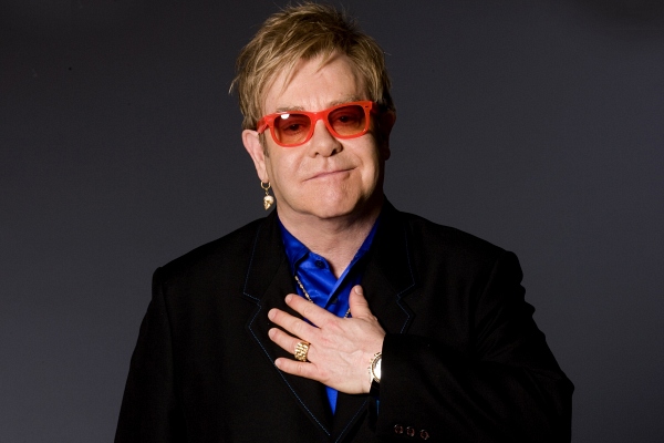 Elton John не сможет выступить в Гамбурге из-за саммита G20