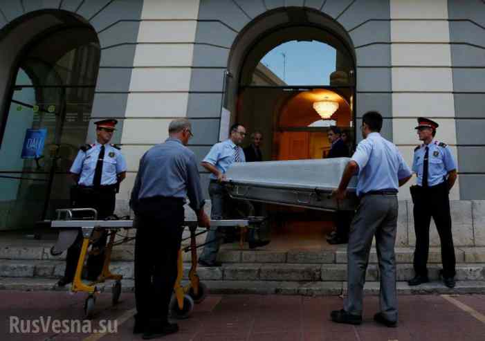 В Испании эксгумировали останки Сальвадора Дали (ФОТО, ВИДЕО)