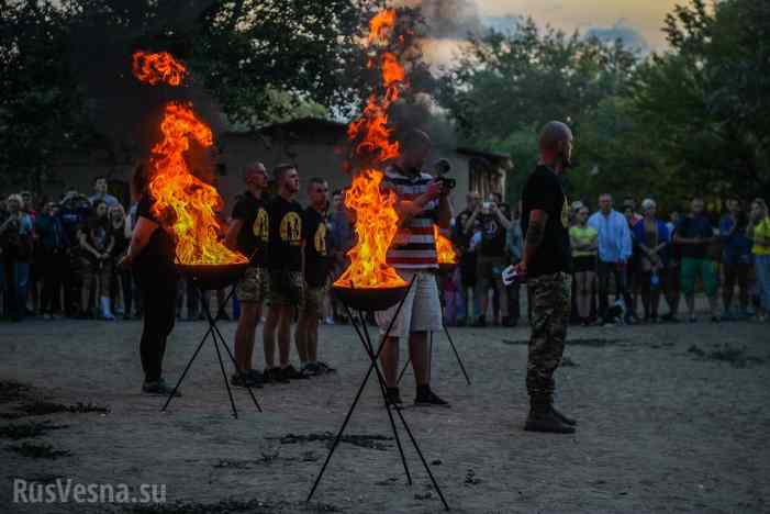 Воспитать нациста: «Азов» открыл новую смену детского лагеря (ФОТО, ВИДЕО) Воспитать нациста: «Азов» открыл новую смену детского лагеря (ФОТО, ВИДЕО)