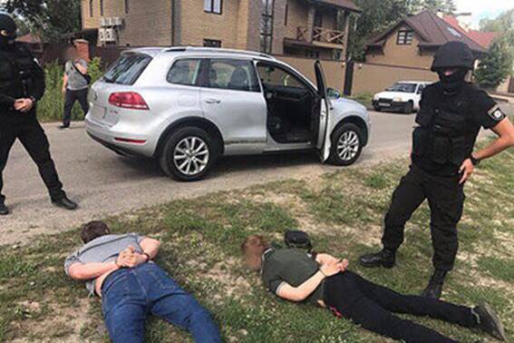 Киевская полиция отчиталась о поимке наркоторговцев с оружием и миллионом долларов 