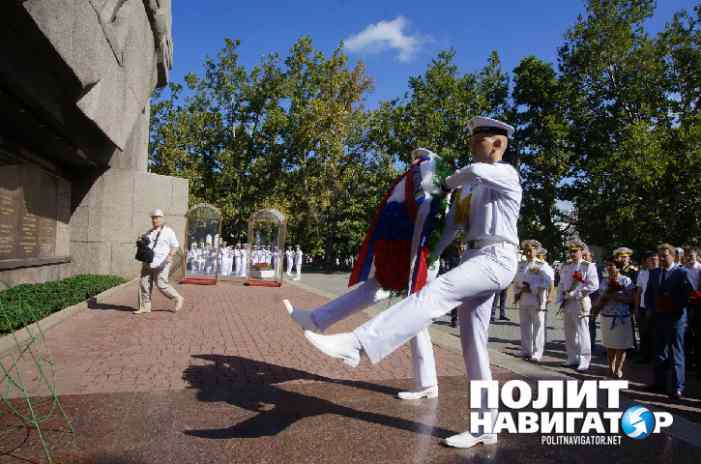 Спецназ морской пехоты захватил террористов на глазах зрителей парада в Севастополе 