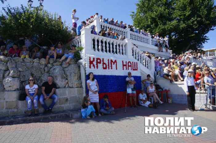 Спецназ морской пехоты захватил террористов на глазах зрителей парада в Севастополе 