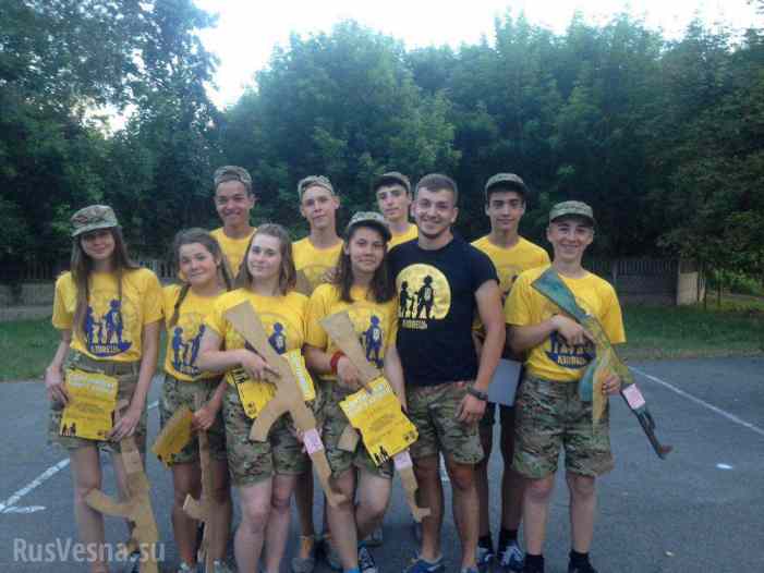 Воспитать нациста: «Азов» открыл новую смену детского лагеря (ФОТО, ВИДЕО) Воспитать нациста: «Азов» открыл новую смену детского лагеря (ФОТО, ВИДЕО)