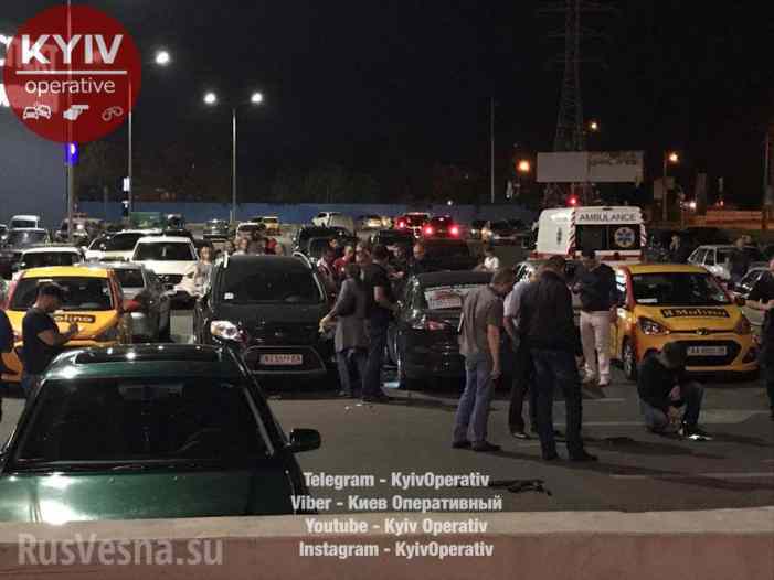 Типичная Украина: В Киеве возле торгового центра человека расстреляли из автомата (+ФОТО, ВИДЕО)