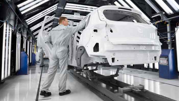 Volkswagen возобновил работу российских заводов после отпуска