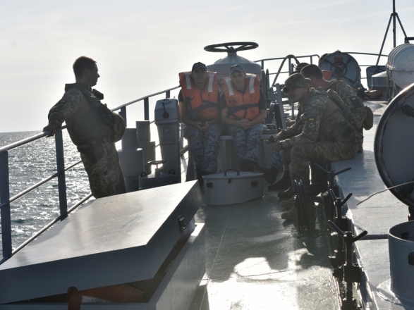 Украинские десантники впервые вышли в Черное море вместе с бронетехникой 