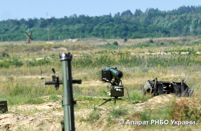 Турчинову показали новейшее украинское оружие, которое способно одним своим видом напугать врага 