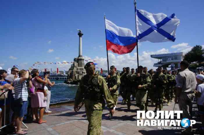 Спецназ морской пехоты захватил террористов на глазах зрителей парада в Севастополе 