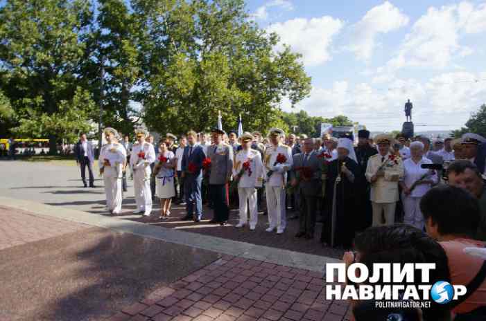 Спецназ морской пехоты захватил террористов на глазах зрителей парада в Севастополе 