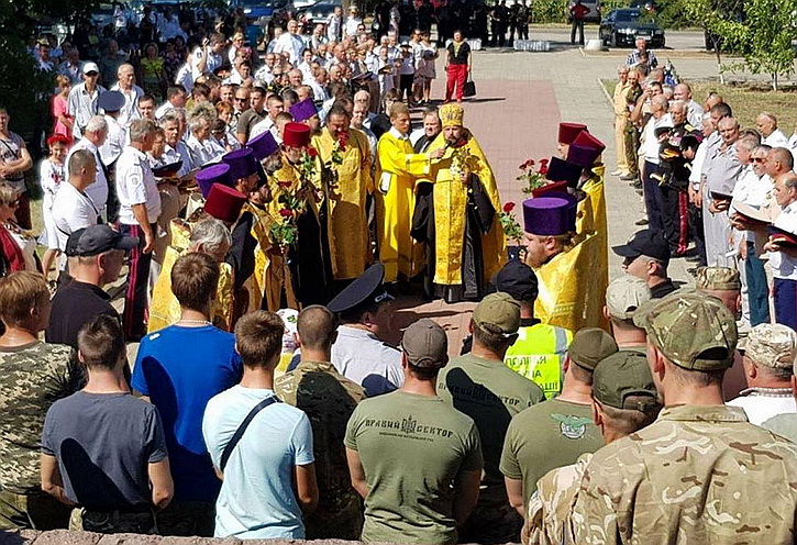 Религиозное мародерство: Как «Правый сектор» спекулирует на православном запорожском атамане 