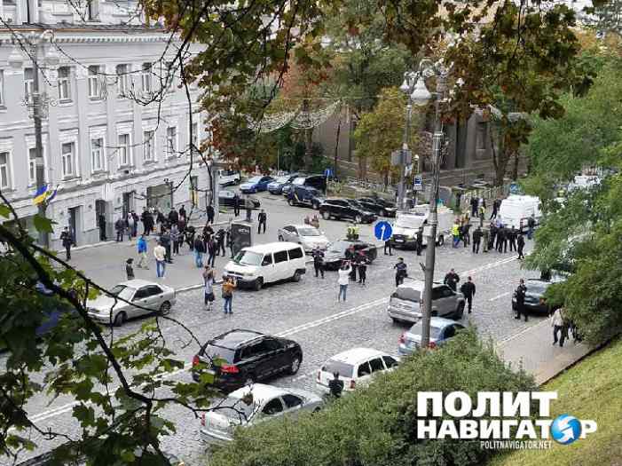 Взрыв возле здания правительства Украины: Центр Киева оцеплен 