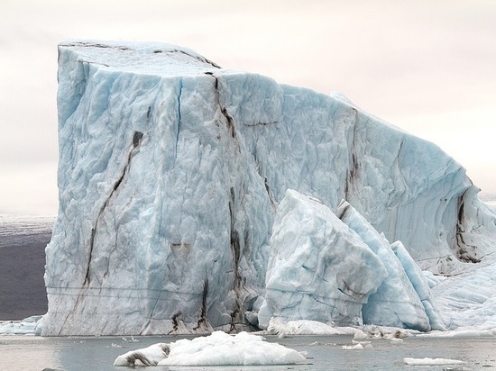 Отделению огромного айсберга от Антарктиды посвятили видеозапись
