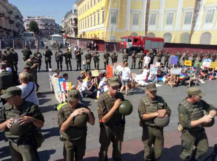 Когда Дюк усмехается: Одному меньшинству в Одессе не дали поколотить другое 