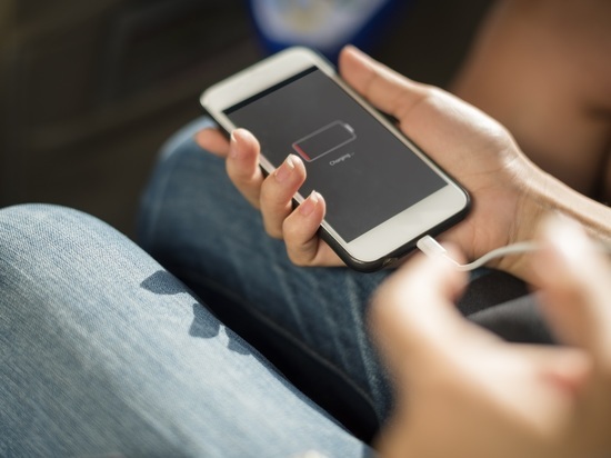 Валерий Спиридонов предложил использовать людей как зарядные устройства для телефона