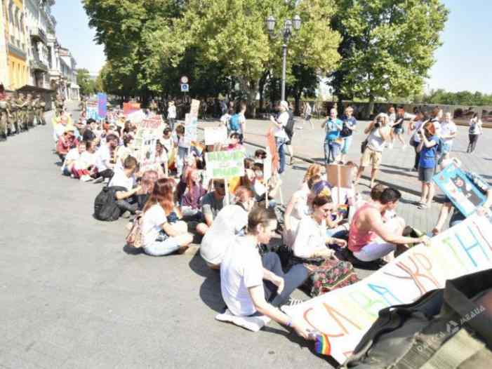 Когда Дюк усмехается: Одному меньшинству в Одессе не дали поколотить другое 