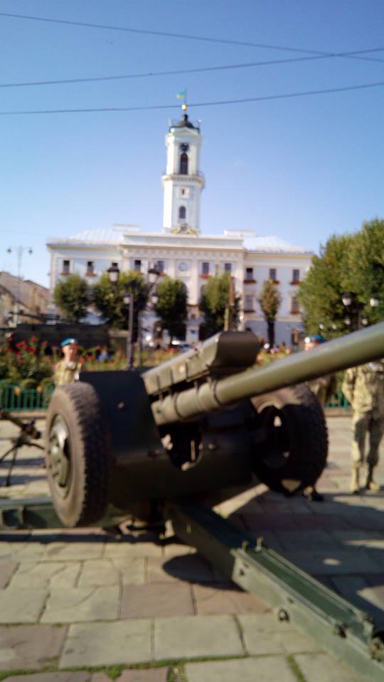 С утра пахнет перегаром — это украинские военные празднуют «день флага» С утра пахнет перегаром — это украинские военные празднуют «день флага»