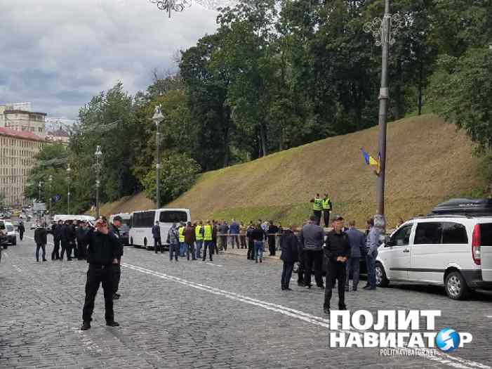 Взрыв возле здания правительства Украины: Центр Киева оцеплен 