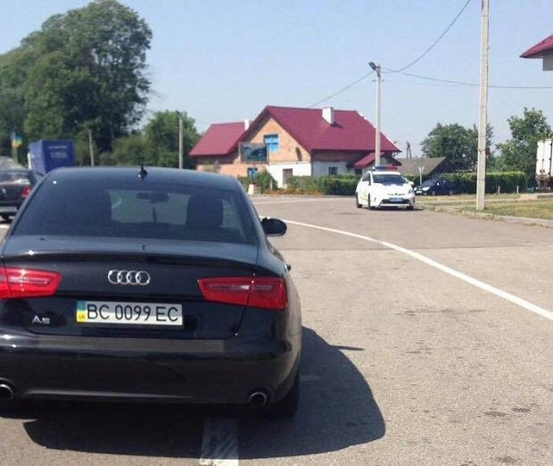 На Львовщине полиция задержала пьяного нардепа от партии Порошенко за рулем 