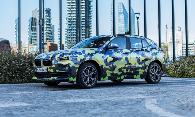 BMW X2 в легком камуфляже замечен в Милане