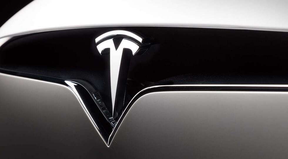 Электрический тягач Tesla дебютирует в октябре Электрический тягач Tesla дебютирует в октябре