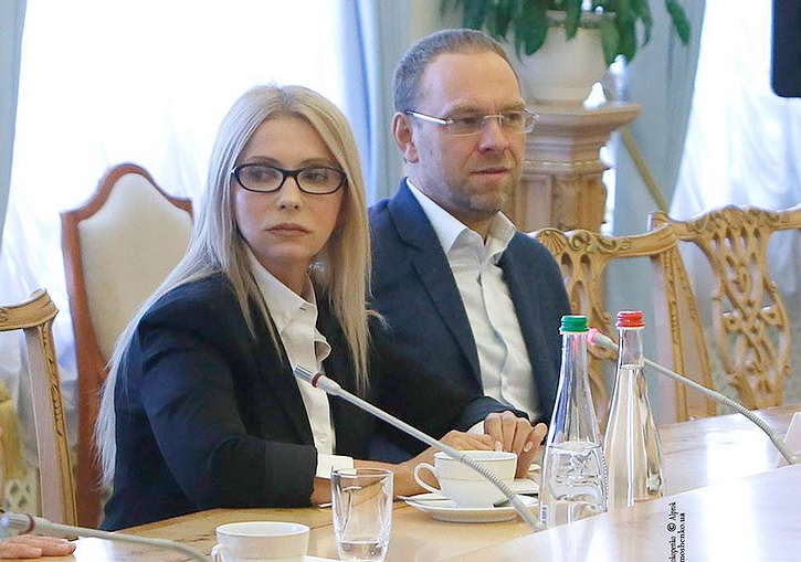 Юлия Тимошенко вновь в образе героини порно-фильмов 