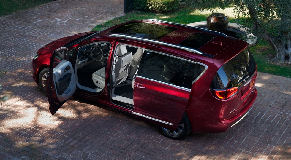 Известна цена минивэна Chrysler Pacifica для России