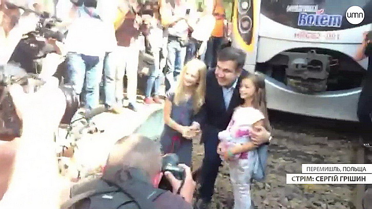 Саакашвили остановил поезд, чтобы добраться до Украины 