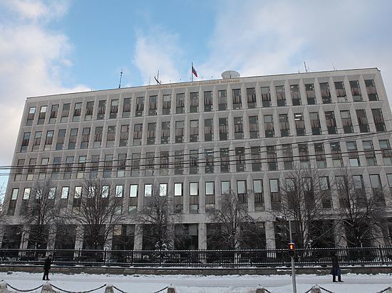 МВД уволит избившего официантку московского полицейского